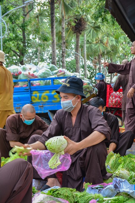 Continuing to support people in need in the Covid-19 pandemic of Hoang Phap Pagoda (series 4)